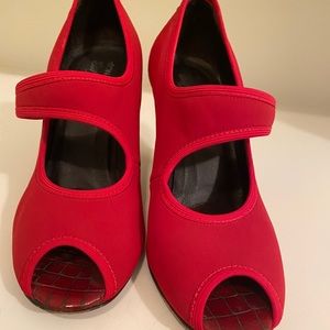 Gorgeous Donald Pliner pumps